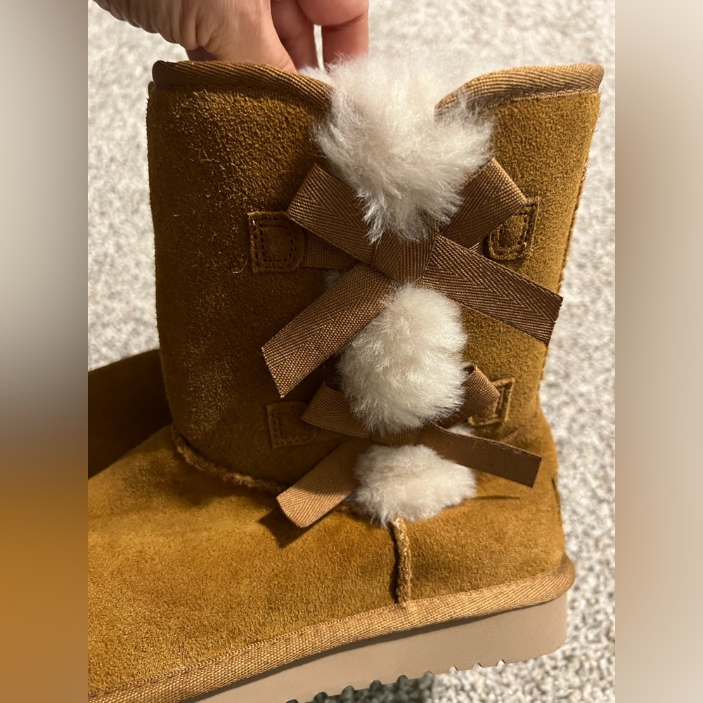 New UGG boots never worn SZ 7